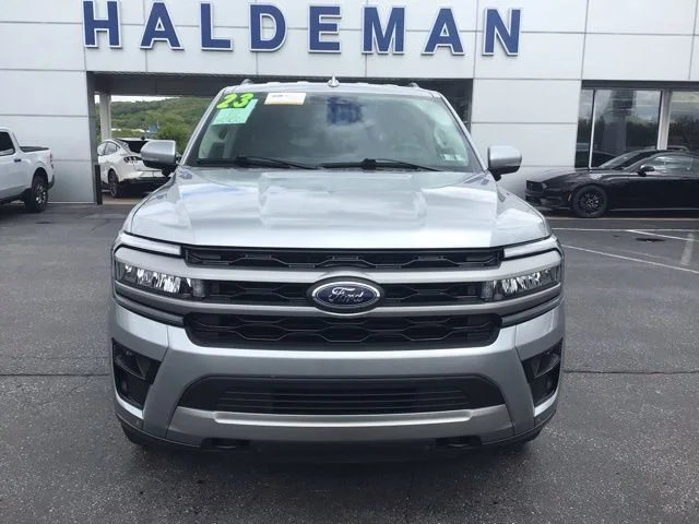 Used 2023 Ford Expedition - photo 2
