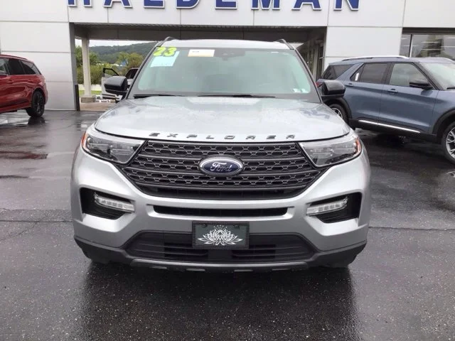 Used 2023 Ford Explorer - photo 2