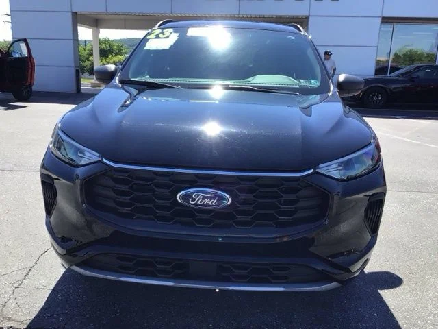Used 2023 Ford Escape - photo 2
