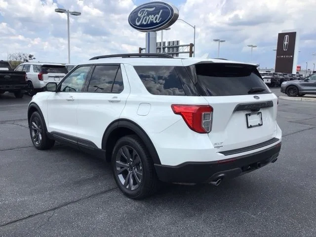 Used 2023 Ford Explorer - photo 2