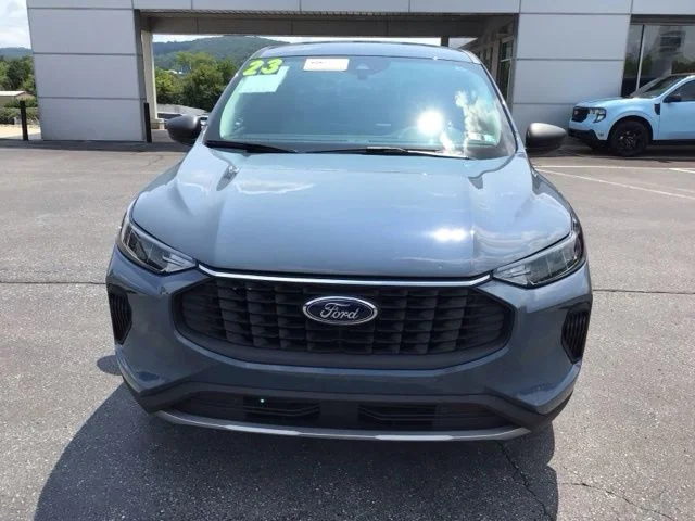 Used 2023 Ford Escape - photo 2