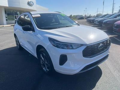 Used 2023 Ford Escape - photo 2