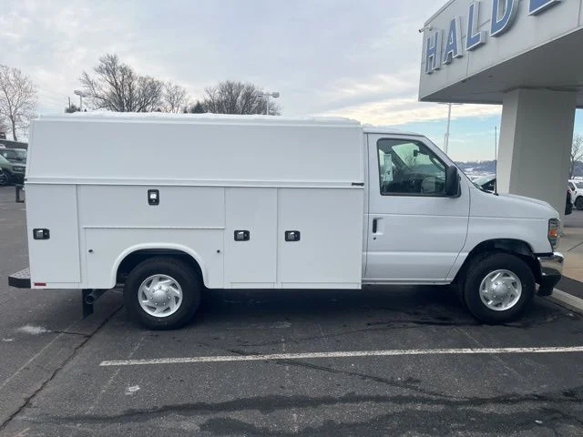 New 2026 Ford E-350 - photo 7