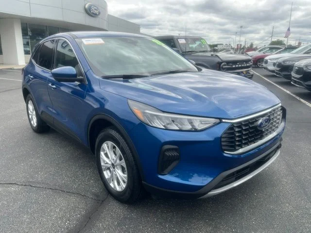 Used 2023 Ford Escape - photo 2