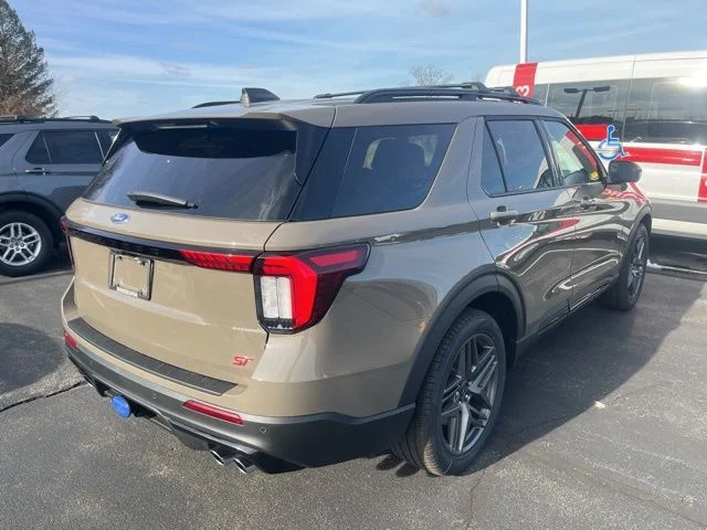 New 2026 Ford Explorer - photo 2