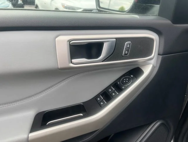 Used 2022 Ford Explorer - photo 9