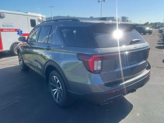 New 2026 Ford Explorer - photo 2