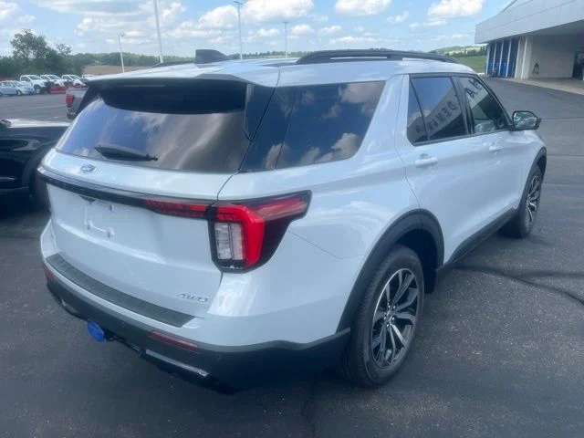 New 2026 Ford Explorer - photo 2
