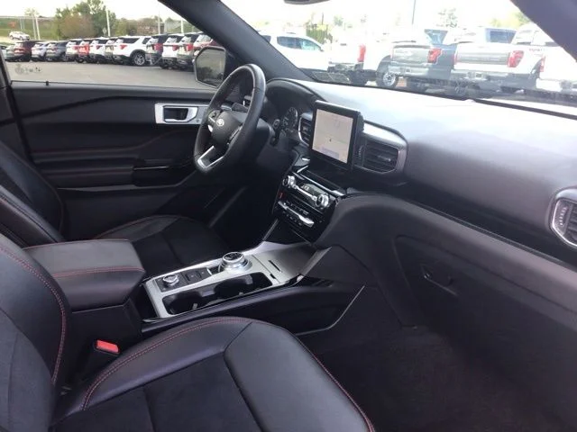 Used 2024 Ford Explorer - photo 12