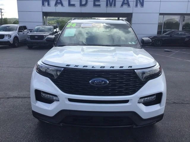 Used 2024 Ford Explorer - photo 2