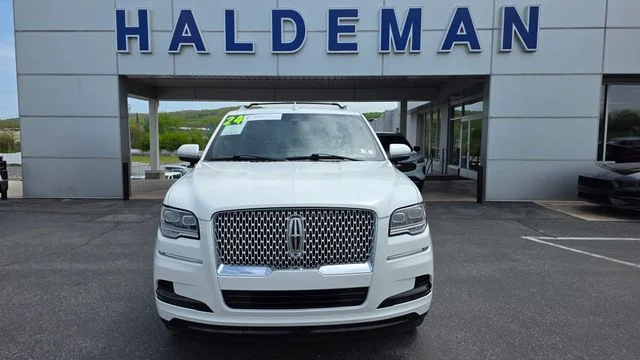 Used 2024 Lincoln Navigator - photo 2