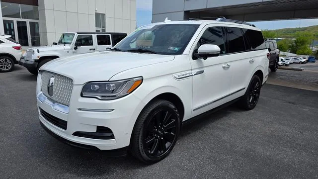 Used 2024 Lincoln Navigator - photo 1
