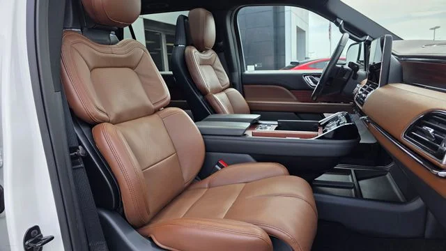 Used 2024 Lincoln Navigator - photo 12