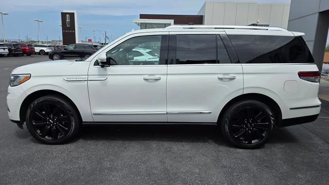 Used 2024 Lincoln Navigator - photo 7