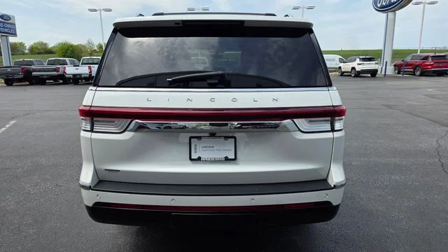 Used 2024 Lincoln Navigator - photo 9