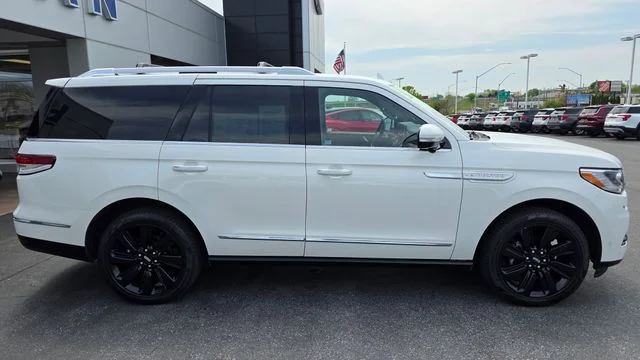 Used 2024 Lincoln Navigator - photo 8
