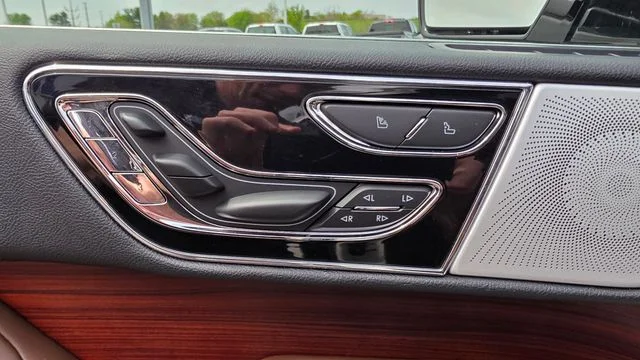 Used 2024 Lincoln Navigator - photo 17