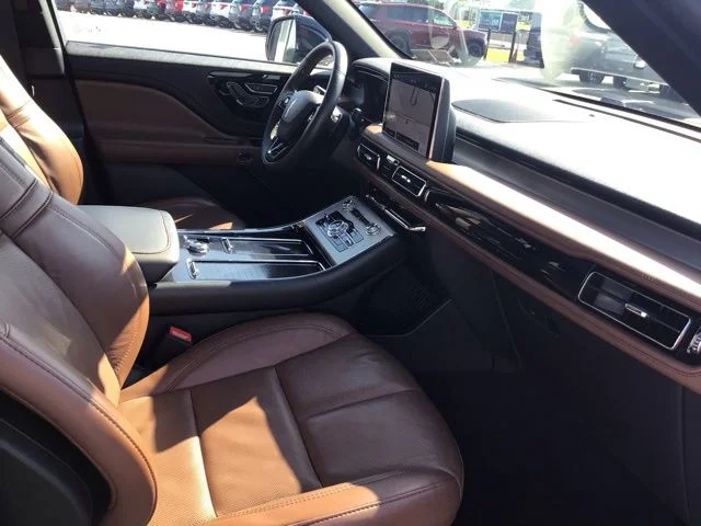 Used 2023 Lincoln Aviator - photo 12