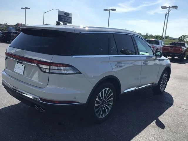 Used 2023 Lincoln Aviator - photo 5