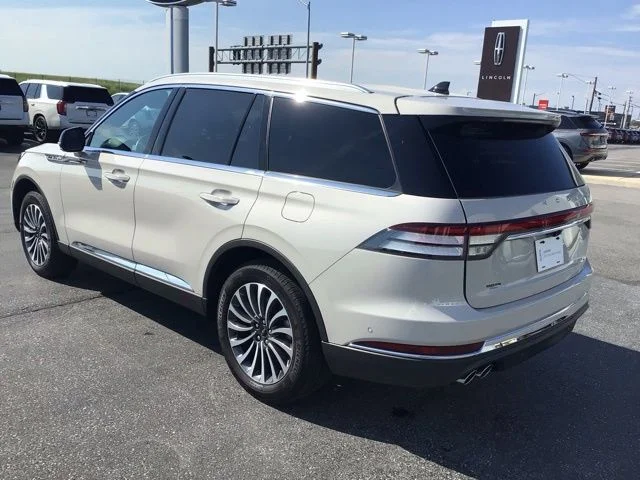 Used 2023 Lincoln Aviator - photo 6