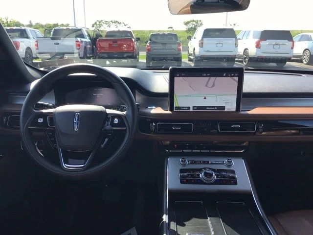 Used 2023 Lincoln Aviator - photo 11