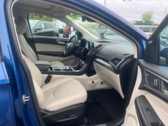 Used 2024 Ford Edge - photo 2