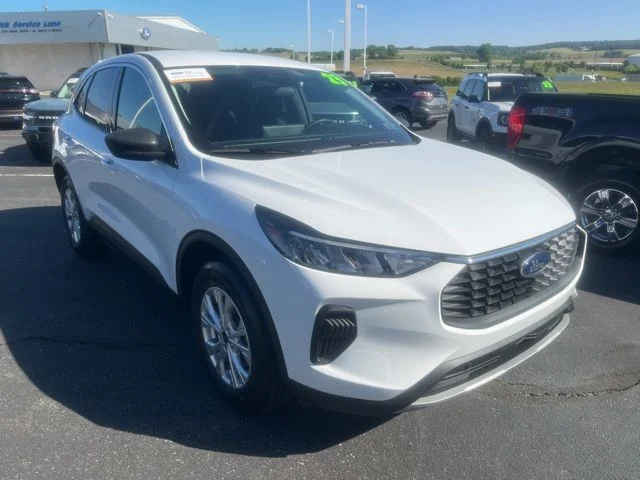 Used 2023 Ford Escape - photo 2
