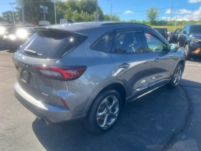 Used 2024 Ford Escape - photo 2