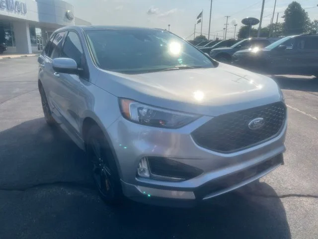 Used 2022 Ford Edge - photo 2