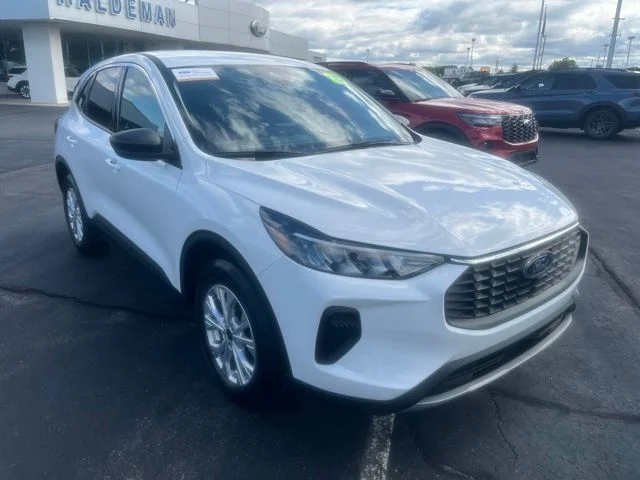 Used 2023 Ford Escape - photo 2