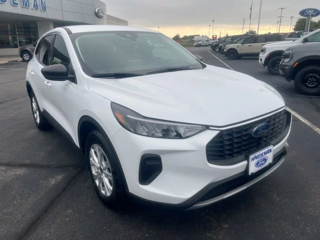 Used 2023 Ford Escape - photo 2