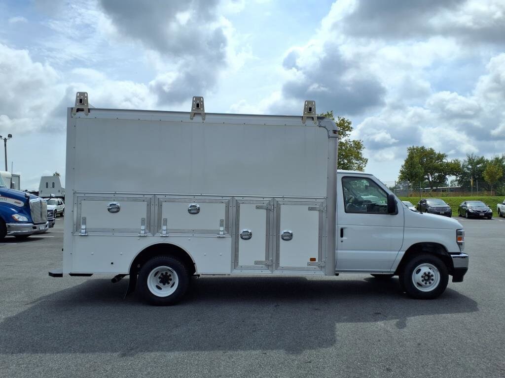 New 2026 Ford E-450 - photo 6