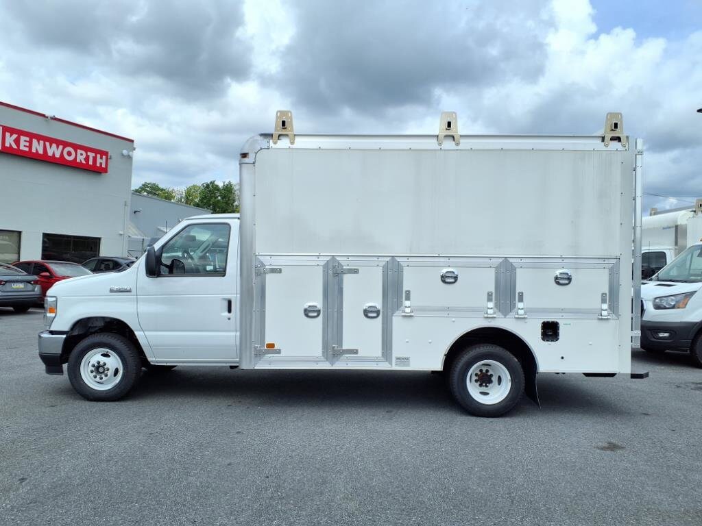 New 2026 Ford E-450 - photo 9