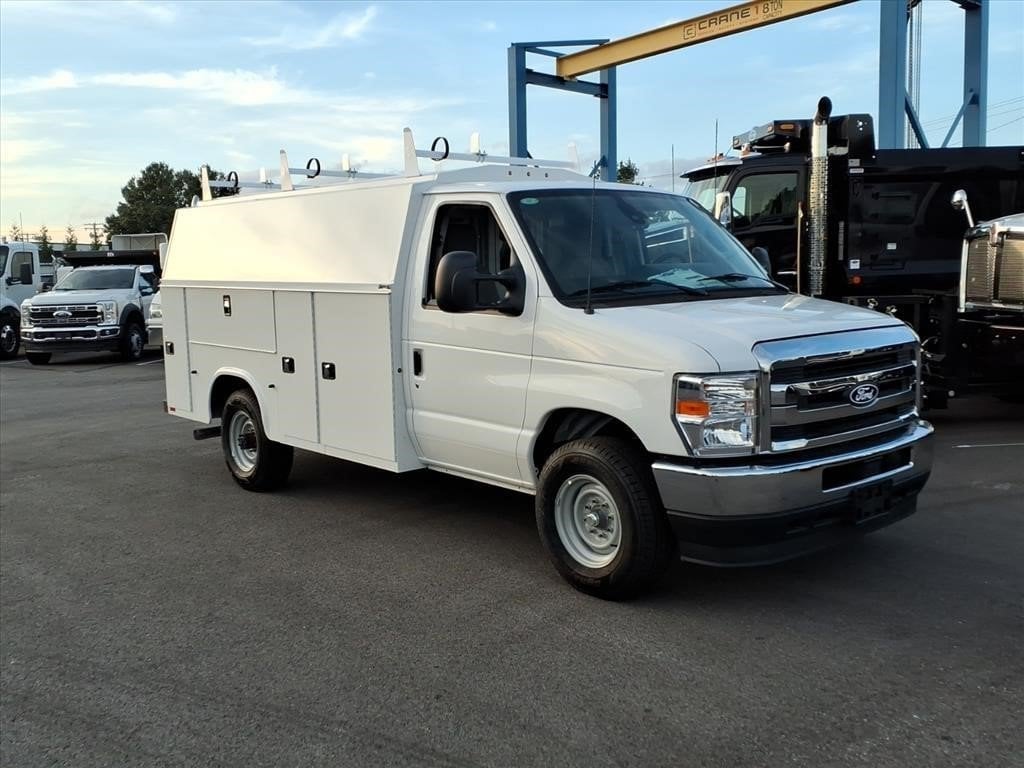 New 2027 Ford E-350 - photo 1
