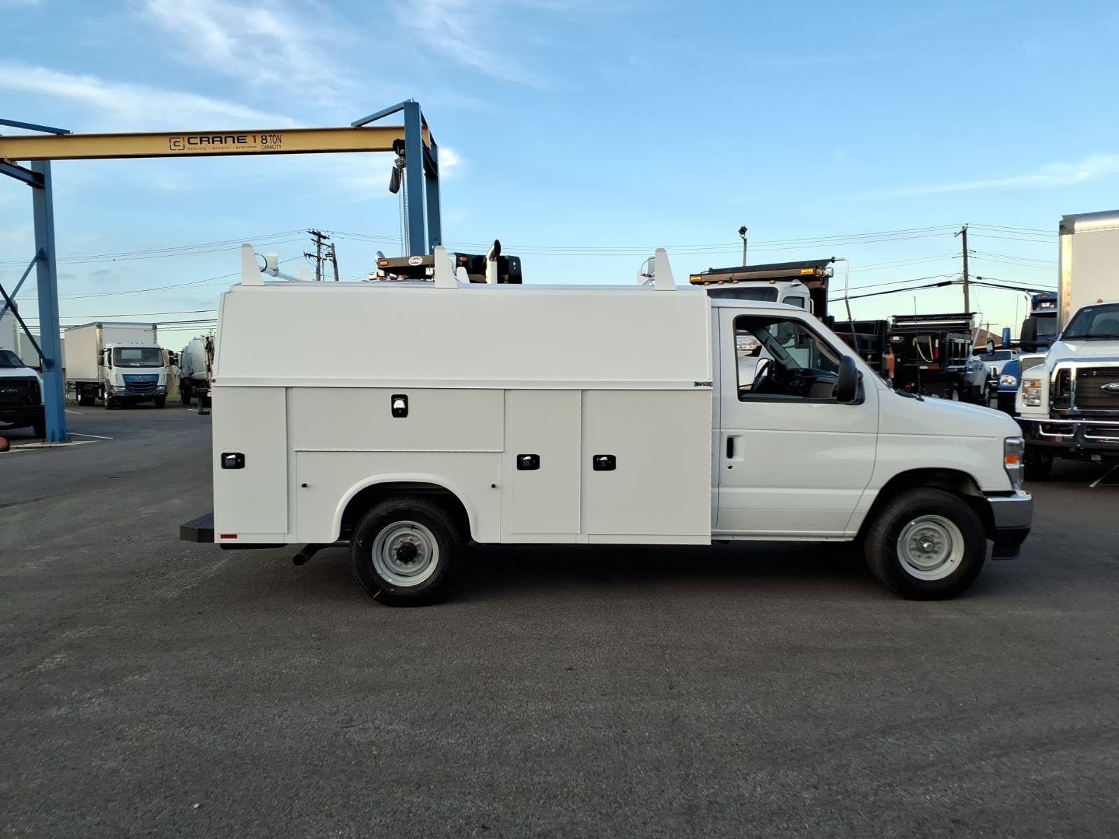 New 2027 Ford E-350 - photo 2