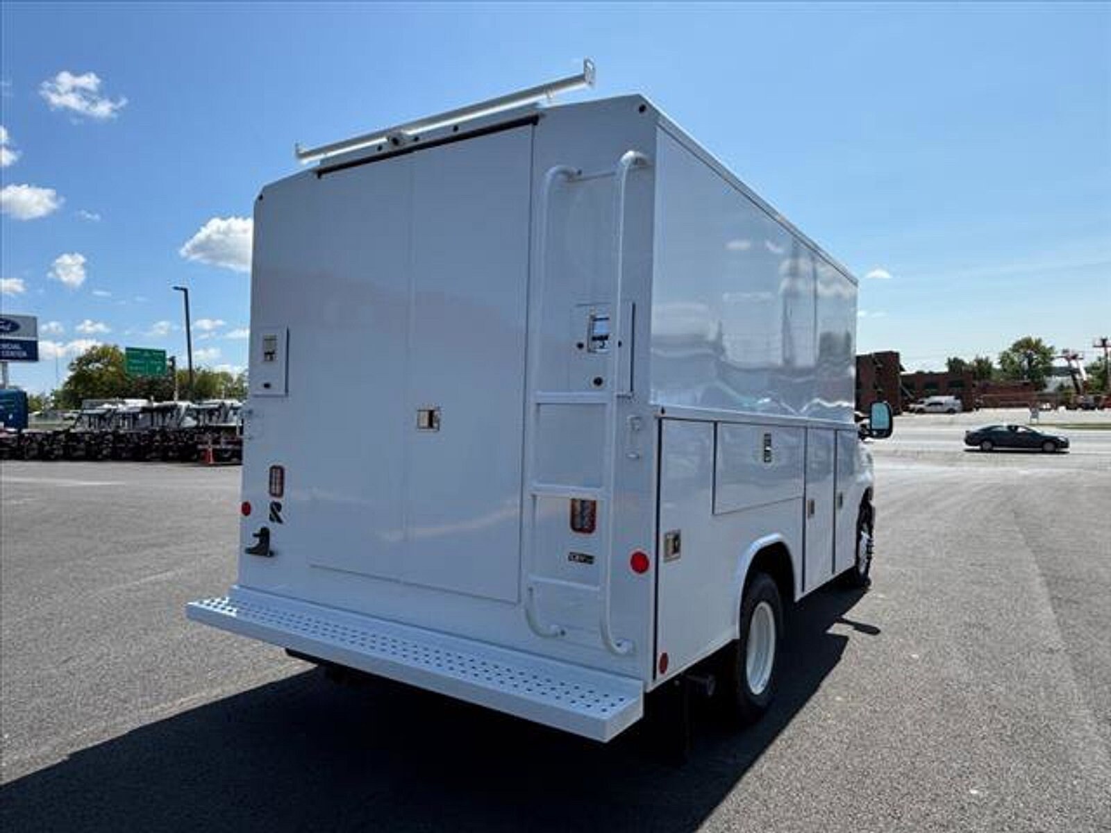 New 2025 Ford E-350 - photo 5