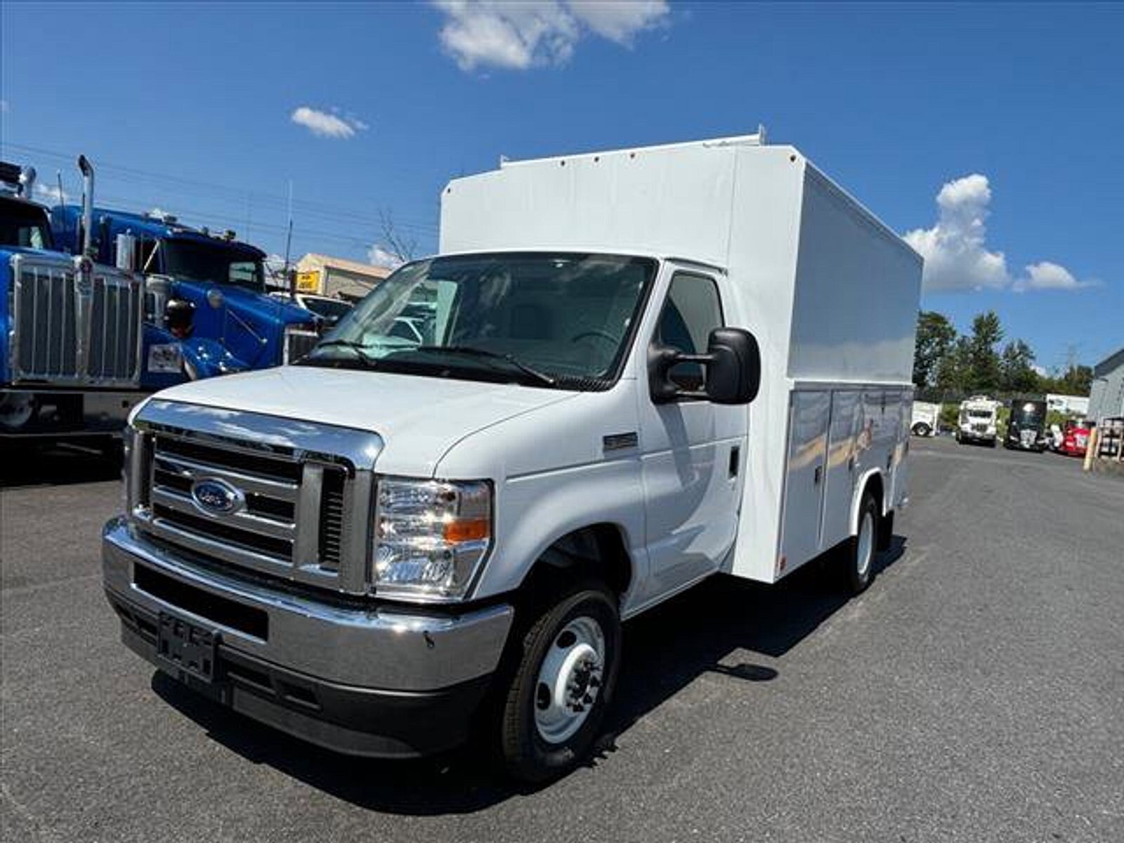 New 2025 Ford E-350 - photo 10