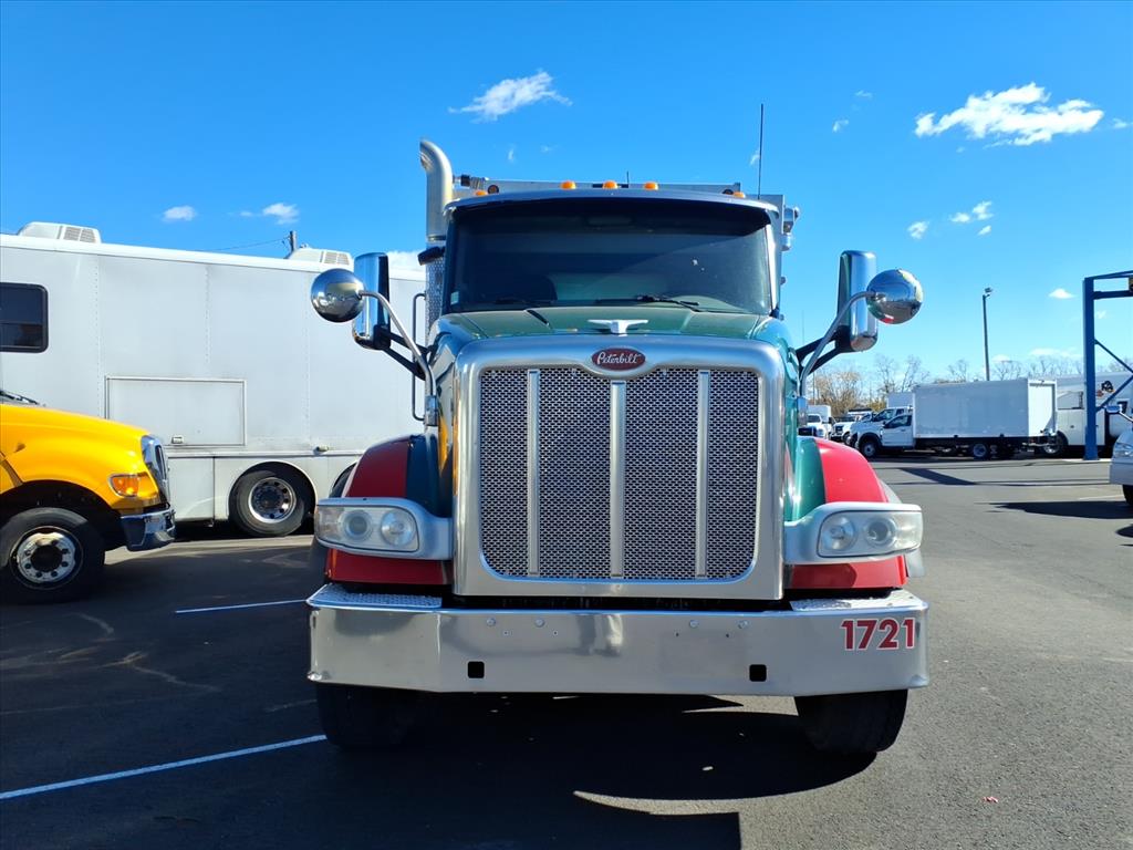 Used 2017 Peterbilt 567 - photo 2