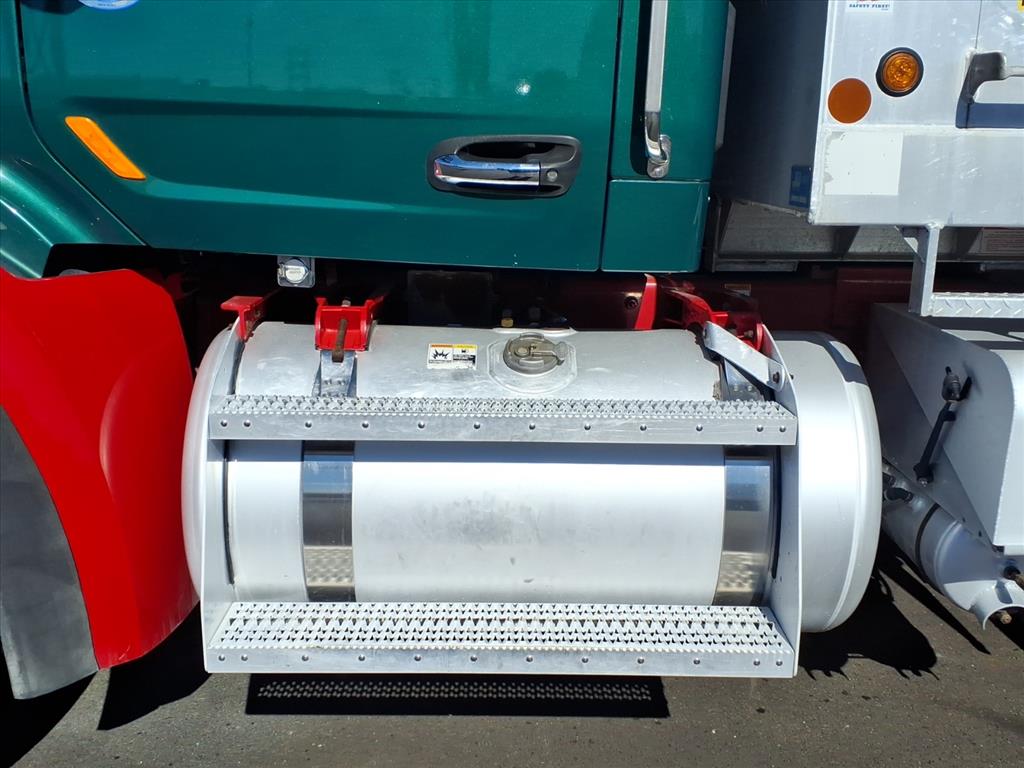 Used 2017 Peterbilt 567 - photo 10