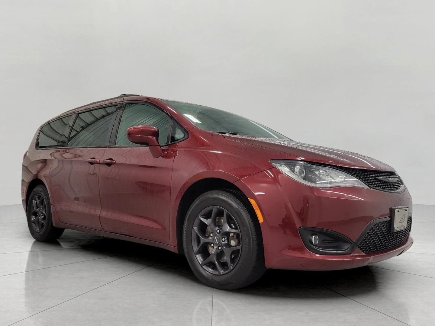 Used 2018 Chrysler Pacifica - photo 1