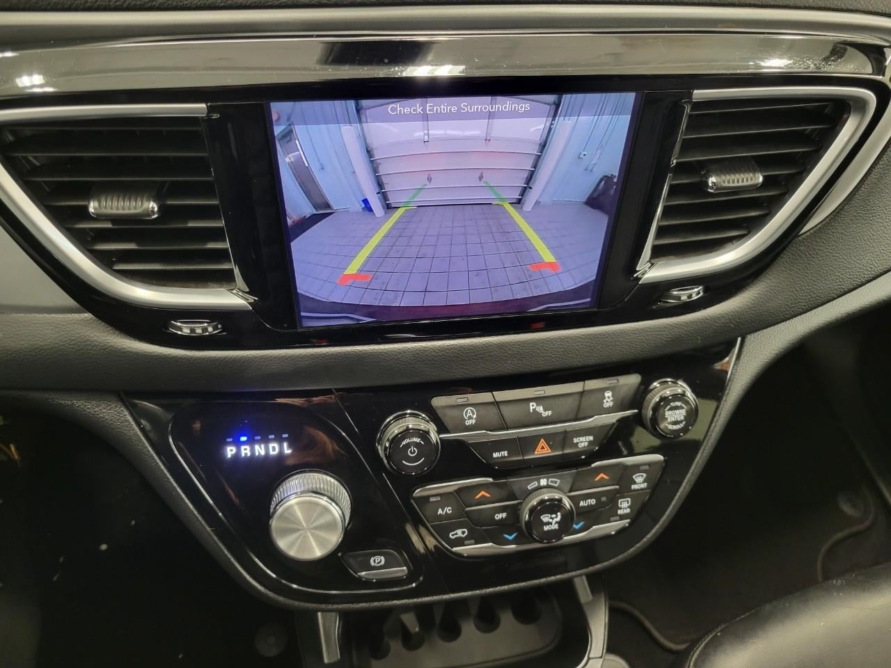 Used 2018 Chrysler Pacifica - photo 16