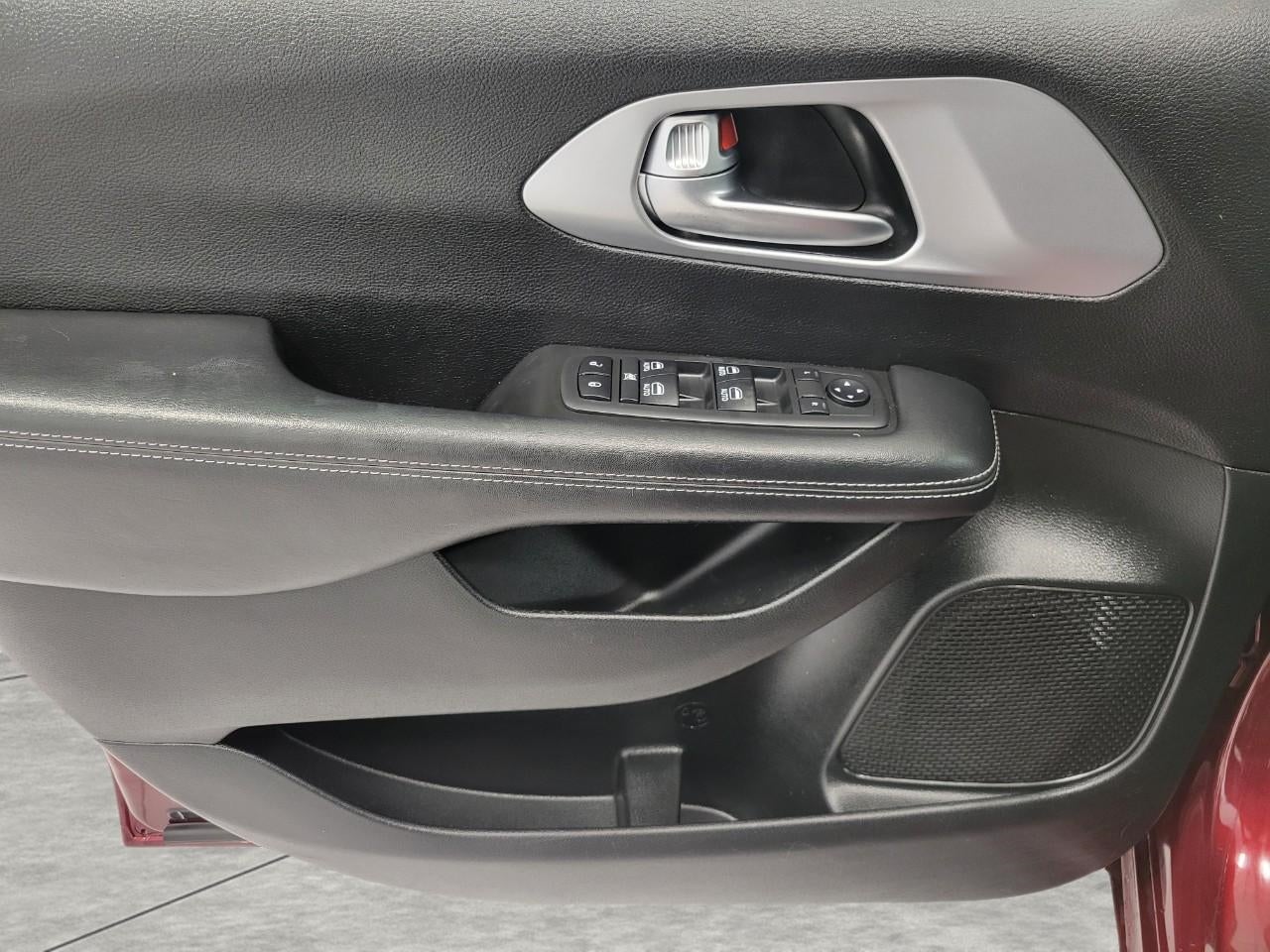Used 2018 Chrysler Pacifica - photo 31