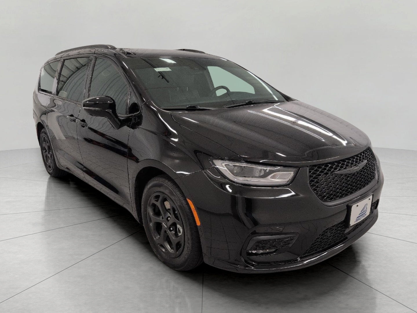 Used 2025 Chrysler Pacifica - photo 1