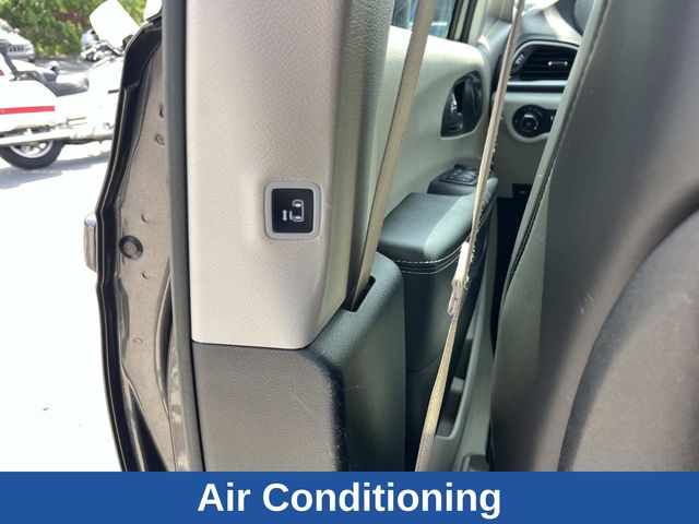 Used 2023 Chrysler Pacifica - photo 24