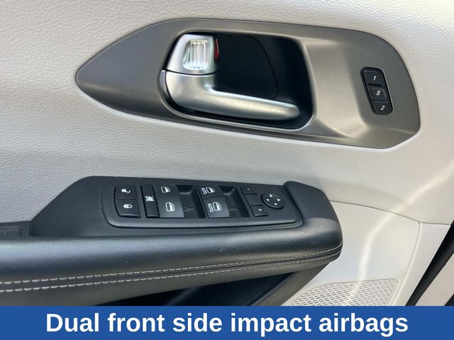 Used 2023 Chrysler Pacifica - photo 34