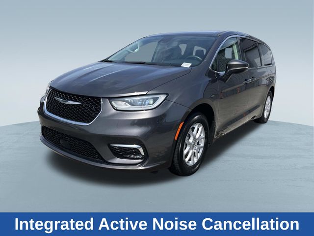 Used 2023 Chrysler Pacifica - photo 11