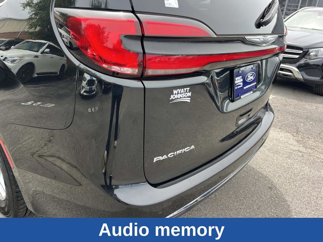 Used 2023 Chrysler Pacifica - photo 14