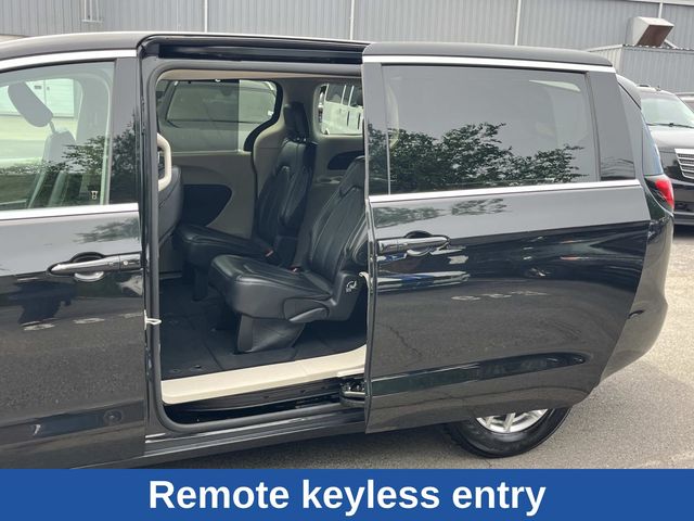 Used 2023 Chrysler Pacifica - photo 25