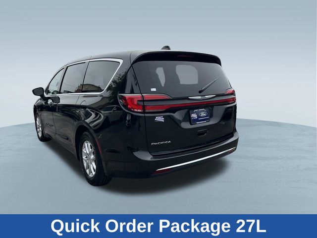 Used 2023 Chrysler Pacifica - photo 8