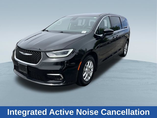 Used 2023 Chrysler Pacifica - photo 11